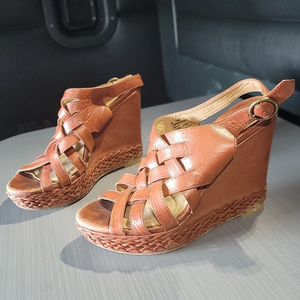 Frye Corrina Strappy Wedge‎ Brown 73366 Leather Women’s Size 7M EUC